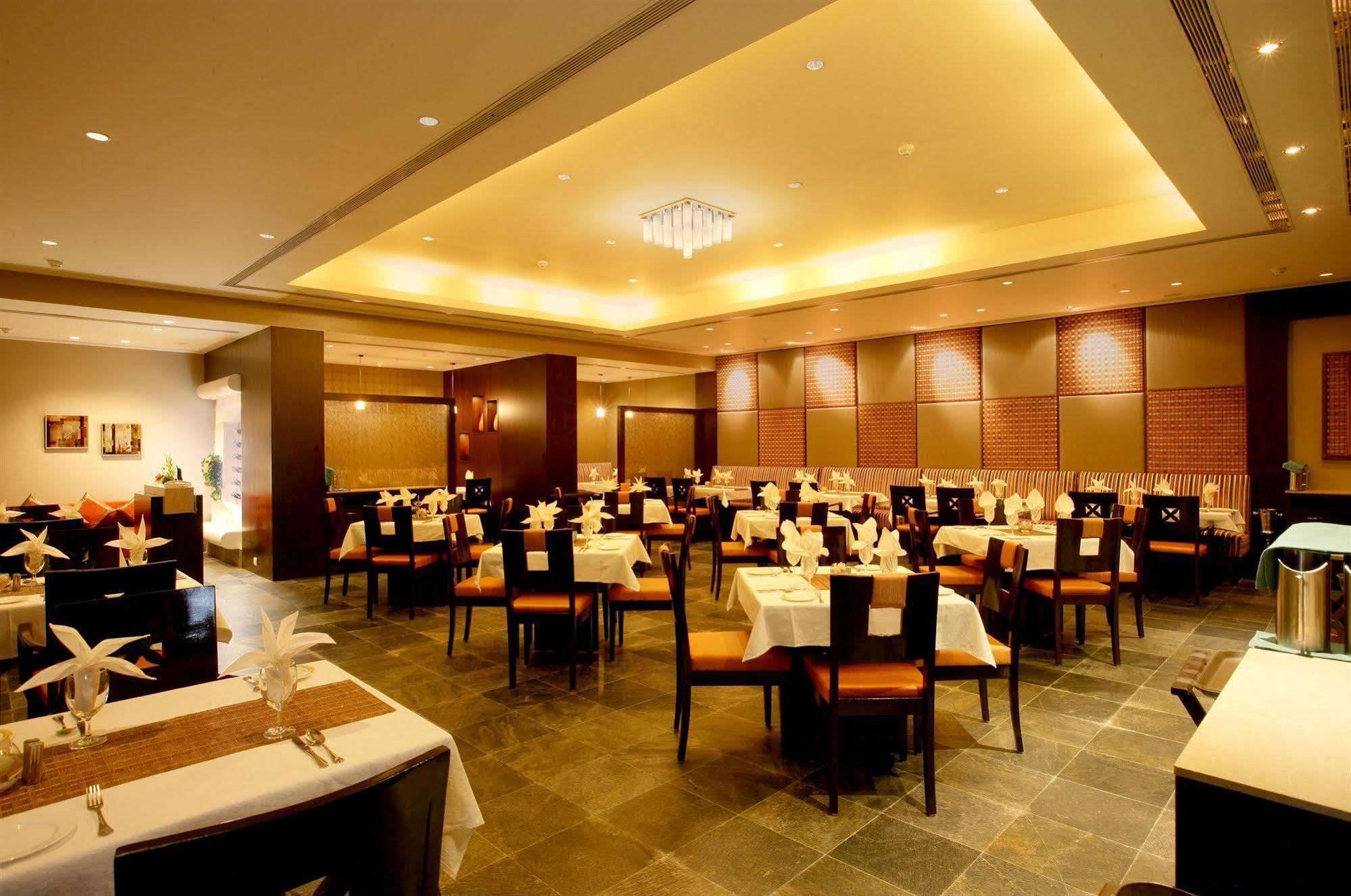 Sun-N-Sand Pune Exterior foto