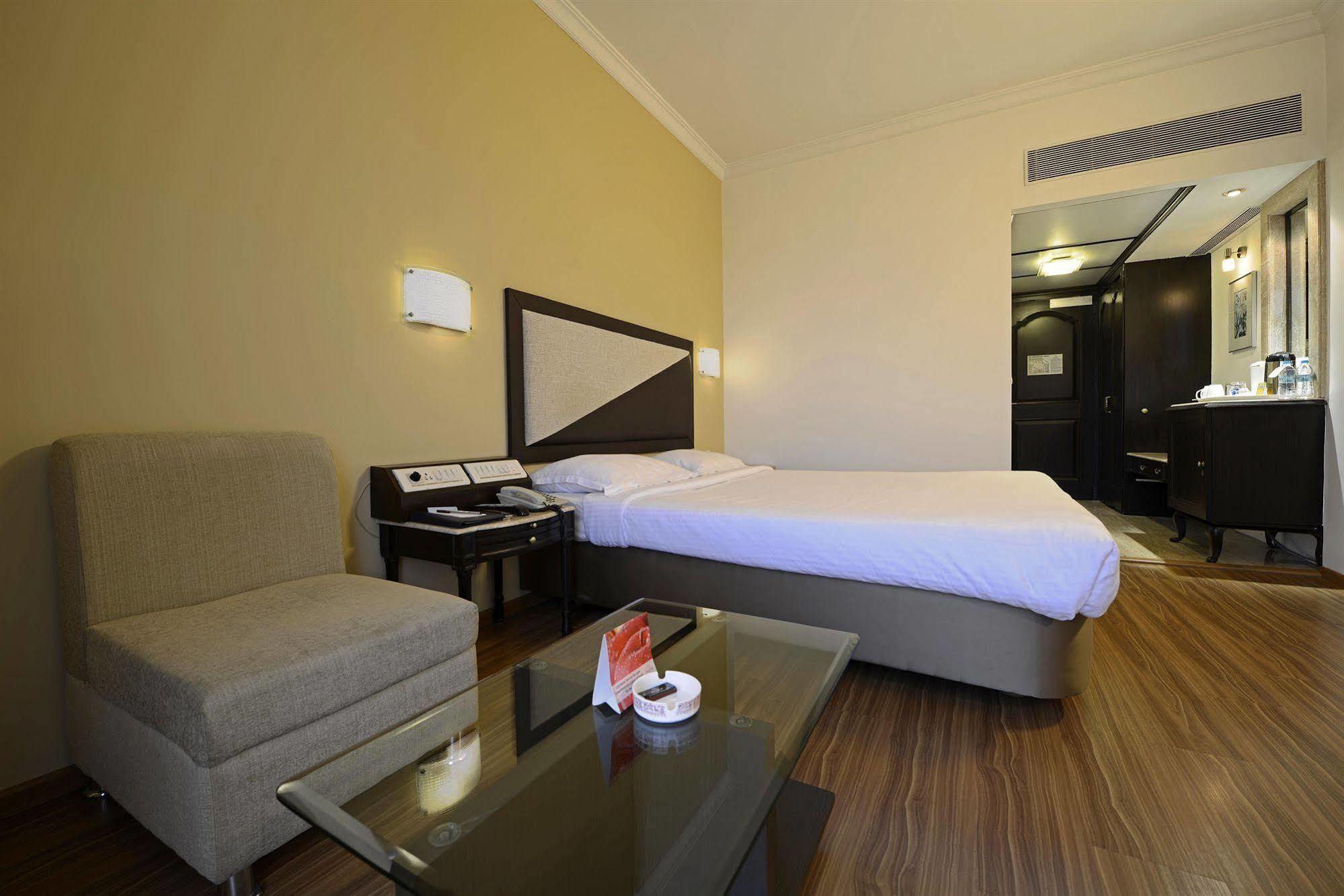 Sun-N-Sand Pune Exterior foto