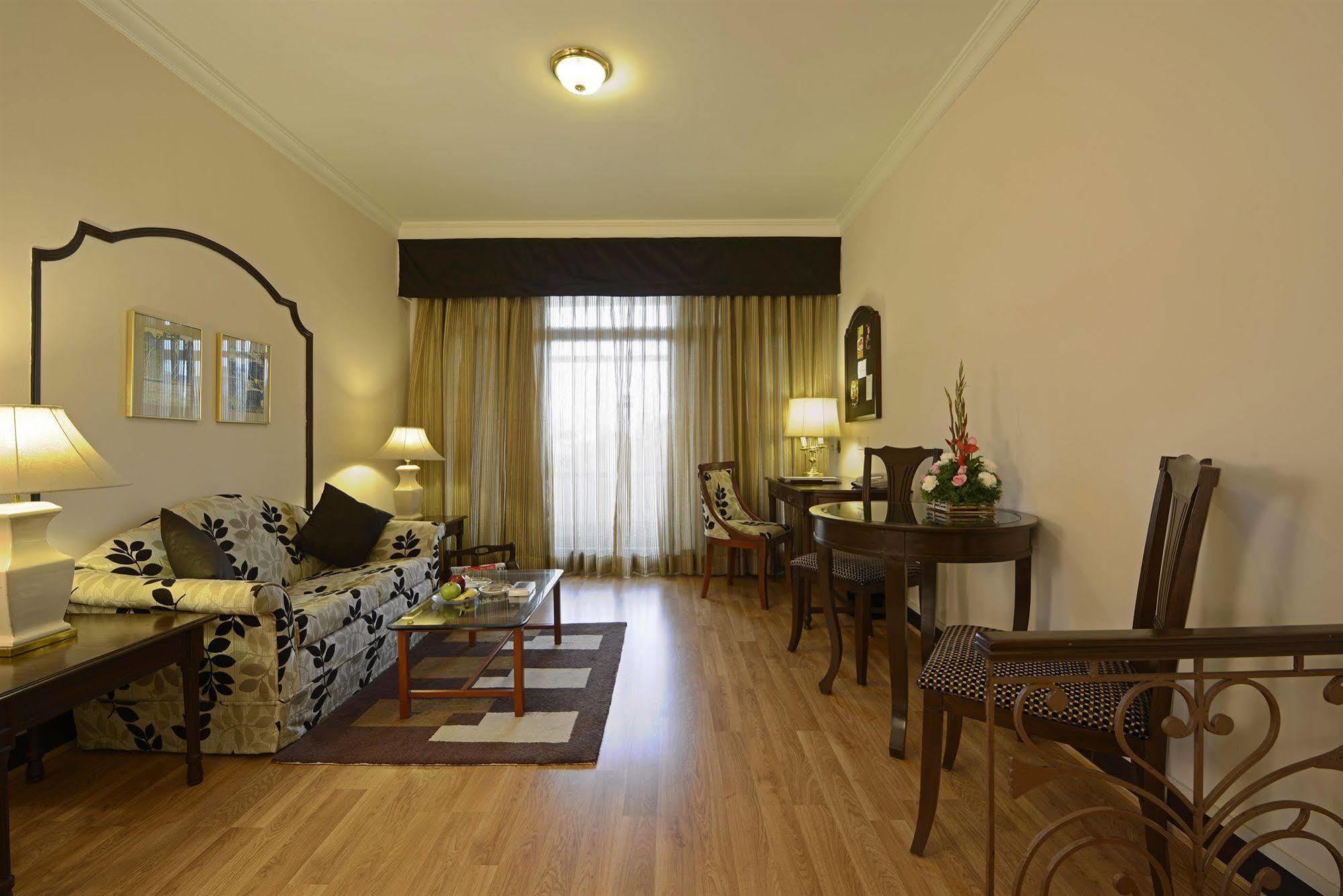 Sun-N-Sand Pune Exterior foto
