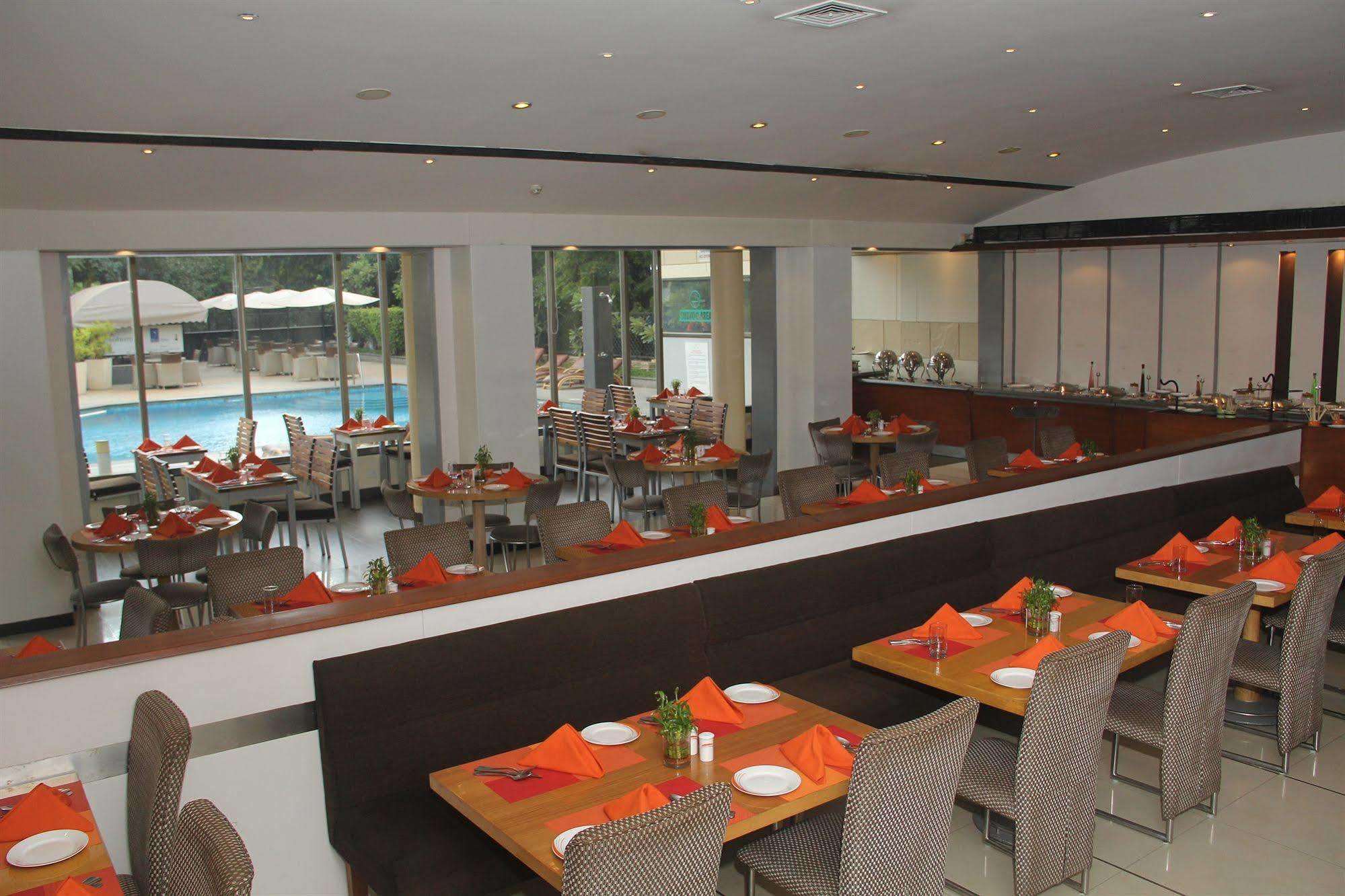 Sun-N-Sand Pune Exterior foto