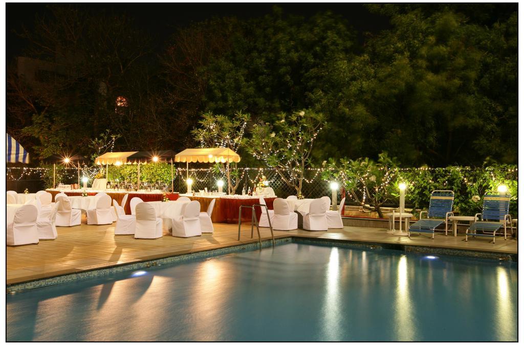 Sun-N-Sand Pune Exterior foto