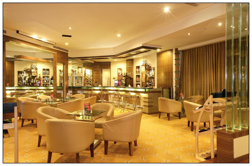 Sun-N-Sand Pune Exterior foto