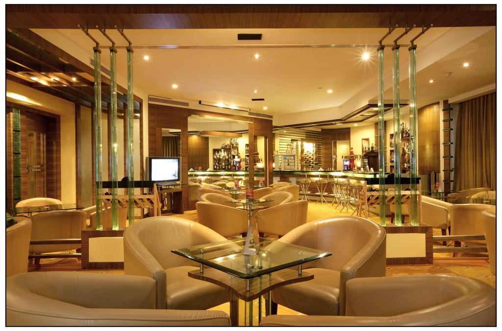 Sun-N-Sand Pune Exterior foto