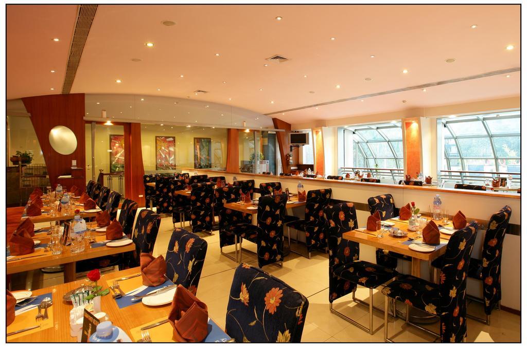Sun-N-Sand Pune Exterior foto