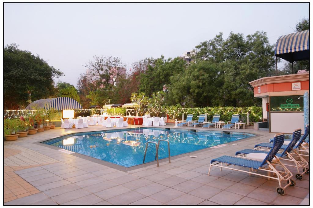 Sun-N-Sand Pune Exterior foto